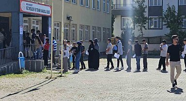 Hasköy'de LGS heyecanı: Öğrenciler ve veliler sınav öncesi duygularını paylaştı