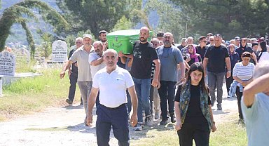 Hatay'da nişanlı dehşetinde öldürülen baba ve kız yan yana defnedildi