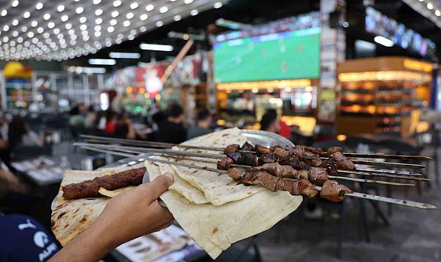 Hem ciğer yediler hem de dev ekranda maçı izlediler - Spor - Kamu Haber