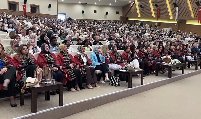 Hemşire adayları mezuniyet coşkusu yaşadı