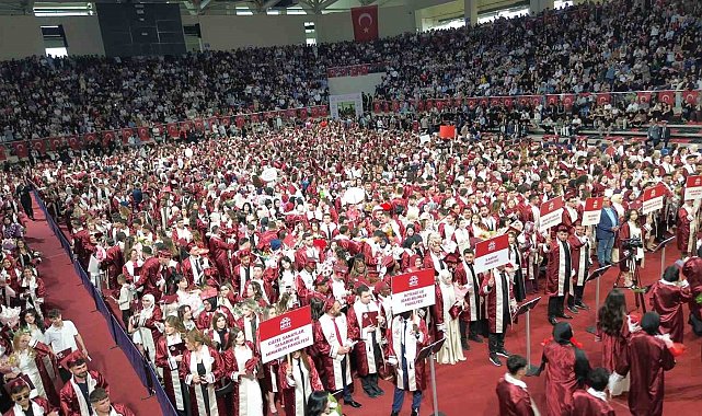 Hitit Üniversitesi'nde mezuniyet coşkusu