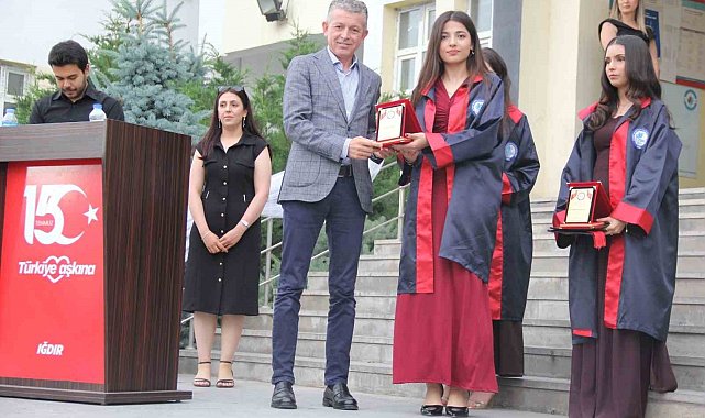 Iğdır Mehmet Murat İşler Sosyal Bilimler Lisesi 2026 mezunlarını coşkuyla uğurladı