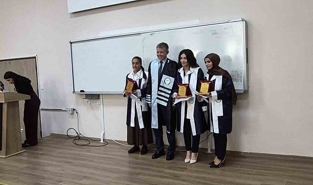 Iğdır Üniversitesi, Türk Dili ve Edebiyatı bölümü mezunlarını plaket ve belgelerle uğurladı