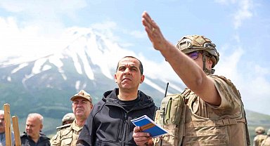 Iğdır Valisi Taşolar, sınır hattındaki karakol ve üs bölgelerini ziyaret etti