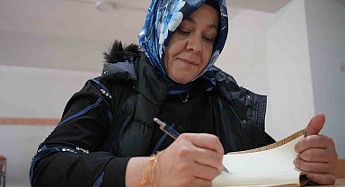 İki çocuk annesi, kızının "yapabilirsin" sözüyle üniversiteli oldu