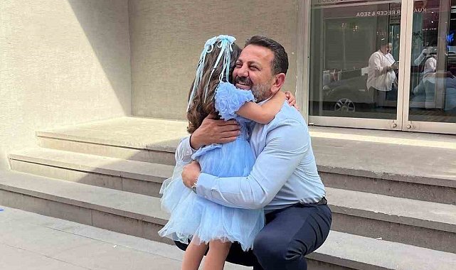 İl Müdürü İlhan, koruyucu aile çocuğunun heyecanına ortak oldu