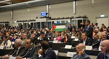 ILO Konferansı'nda Filistin'in ILO'ya geçici üyeliğinin iptalini isteyen İsrailli diplomata protesto