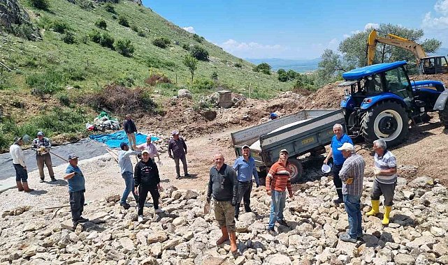 İmece usulüyle köylerinin içme suyu hattını yenilediler