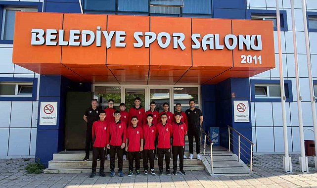 İnegöl Belediyespor Midi Erkekler Voleybol Takımı Türkiye Şampiyonasında