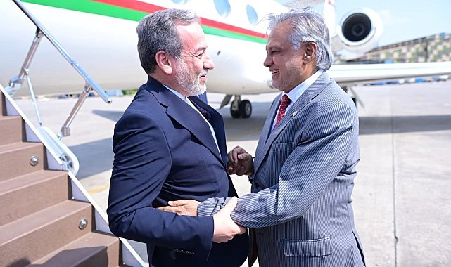 İran Cumhurbaşkanı Pezeşkiyan, Pakistan'da