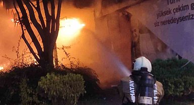 İskenderun'da iş yeri alevlere teslim oldu