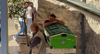 Isparta'da araçta ölü bulunan genç son yolculuğuna uğurlandı
