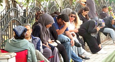 Isparta'da öğrenciler gelecekleri için yarıştı, aileler kapıda ter döktü