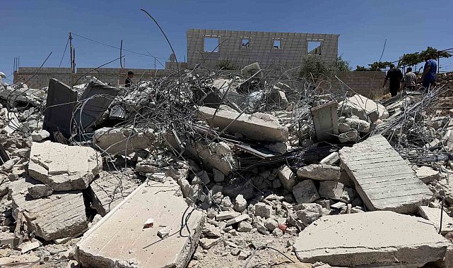 İsrail, Batı Şeria'da masum sivillerin evlerini yerle bir etti