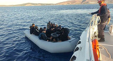 İzmir açıklarında göçmen operasyonu: 4'ü çocuk 65 düzensiz göçmen yakalandı