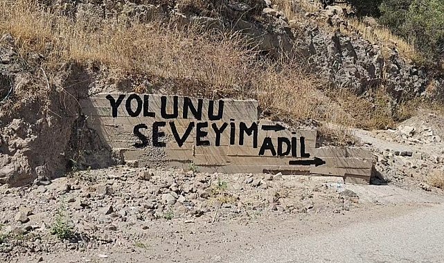 İzmir'de bozuk yol isyan ettirdi, vatandaş çileyi duvarlara yazdı