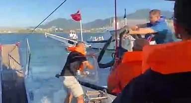 İzmir'de denizde korku dolu anlar: Su alan teknedeki 6 yolcu kurtarıldı