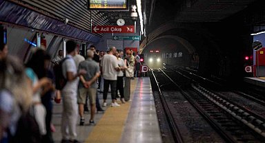 İzmir'de kablo hırsızlığı girişimi metro seferlerini aksattı