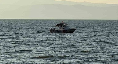 İznik Gölü'nde akıntıya kapılan emekli polis hayatını kaybetti, oğlu kurtarıldı