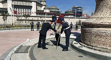 Jandarma Genel Komutanlığı'nın 187'nci kuruluş yıl dönümünde Taksim Cumhuriyet Anıtı'na çelenk bırakıldı