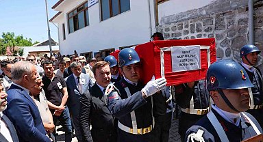 Jandarma Uzman Çavuş Mustafa Pak Erzincan'da toprağa verildi