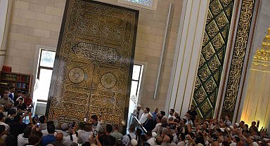 Kabe'nin kapı örtüsü Millet Cami ve Külliyesi'nde sergileniyor