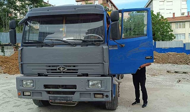 Kadıköy'de boş arsaya kaçak toprak döken plakasız kamyona 287 bin lira ceza