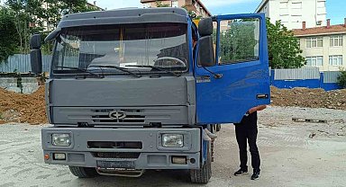 Kadıköy'de boş arsaya kaçak toprak döken plakasız kamyona 287 bin lira ceza