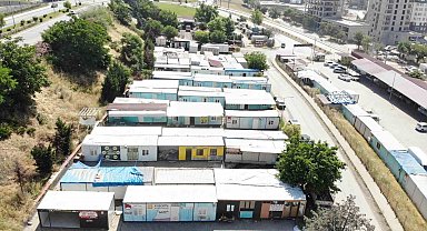 Kahramanmaraş'ta esnafa verilen konteynerler kaldırılmaya başlandı