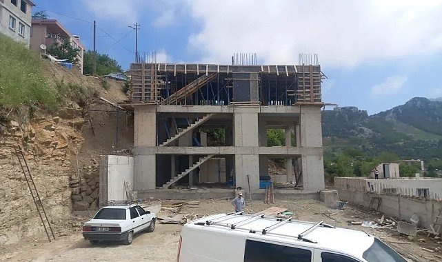 Kahramanmaraş'ta inşaattan düşen işçi ağır yaralandı