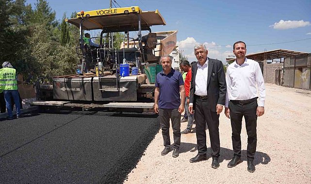 Kahta Belediyesi yılın ilk asfalt serimini gerçekleştirdi
