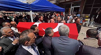 Kalp krizine yenik düşen Vali Yardımcısı Şenol Esmer memleketi Trabzon'da toprağa verildi