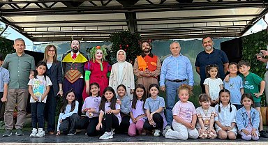 Kamyon tiyatrosu Gümüşova ve Gölyaka'da çocuklarla buluştu