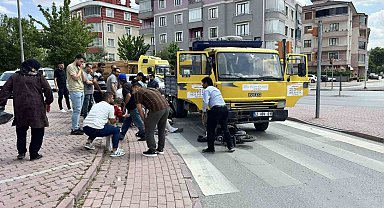 Kamyonetin altında kalan elektrikli bisiklette can pazarı: 3'ü çocuk 4 yaralı