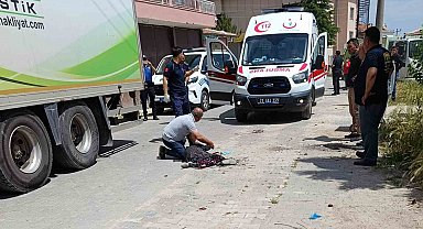 Kamyonun çarptığı yaşlı kadın ağır yaralandı