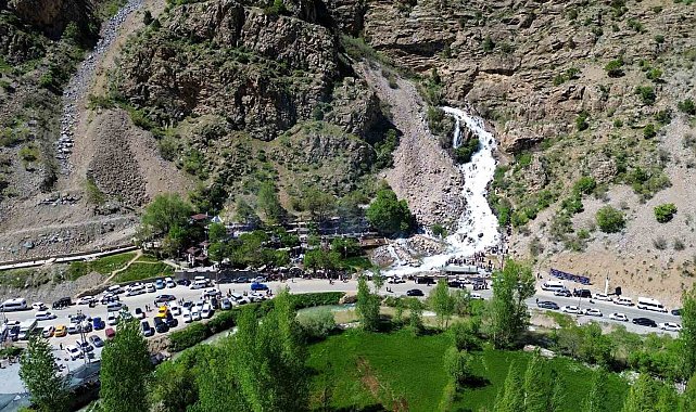 Kanispi Şelalesi bayramda ziyaretçi akınına uğradı