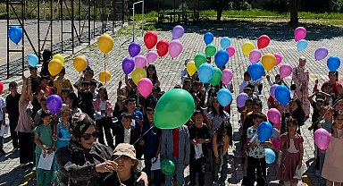 Kanseri yenen Furkan'a karne günü duygulandıran sürpriz