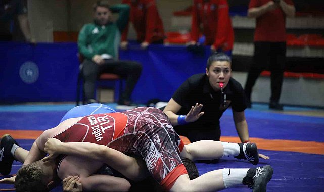 Karabük'te ANALİG güreş grup müsabakaları başladı