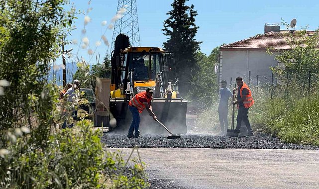 Karabük'te sıcak asfalt çalışmaları devam ediyor