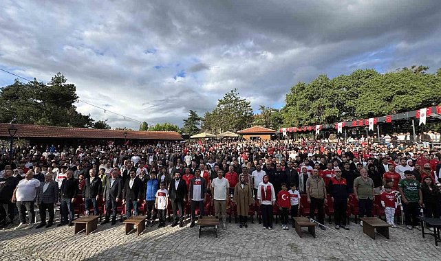 Karabük'te vatandaşlar milli maç heyecanını dev ekranda yaşadı - Spor ...