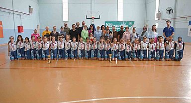 Karacabey Belediyespor'da kupa sevinci