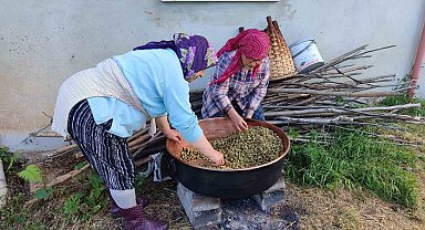 Karadeniz'de dut pekmezi mesaisi başladı: Kazanlar şifa için kaynıyor