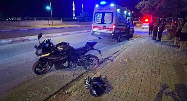 Karaman'da kaldırımı aşarak karşı şeride geçen motosikletin sürücüsü ölümden döndü