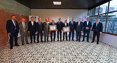 KARDEMİR'de onursal başkanlık ünvanları takdim edildi