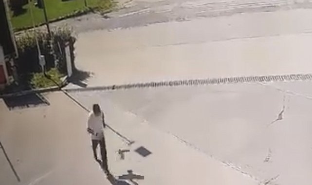 Kargadan kaçarken taklalar attı, o anlar kamerada