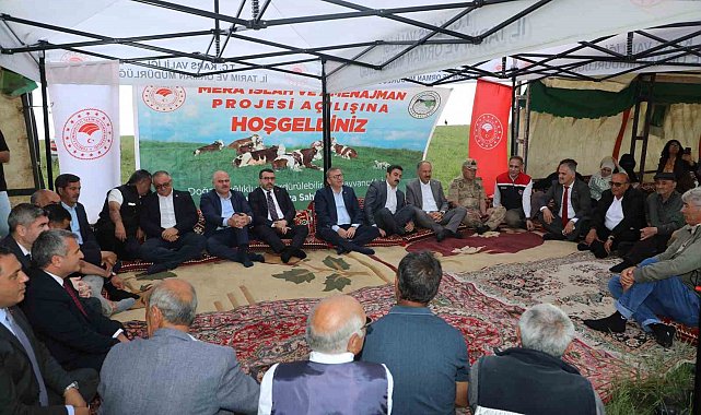 Kars'ta bin 200 dekarlık meraya 12 ton gübre, 41 üreticiye 6 bin 150 kilogram korunga tohumu desteği