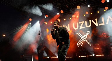 Kars'ta Karadenizli sanatçı Ekin Uzunlar rüzgarı esti