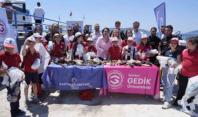 Kartal Sahili'nde "Su Yoksa Hayat Yok" buluşması: Deniz dibindeki atık malzemeler temizlendi