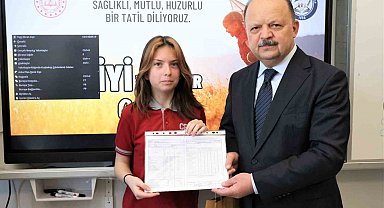 Kastamonu'da 52 binden fazla öğrenci karne heyecanı yaşadı