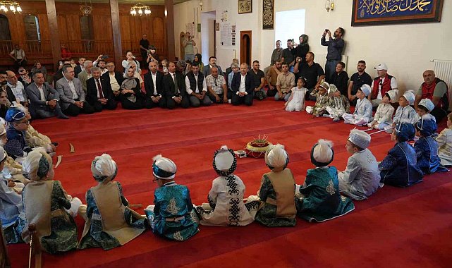 Kastamonu'da 530 yıllık vakıf geleneğiyle 25 çocuk sünnet ettirildi